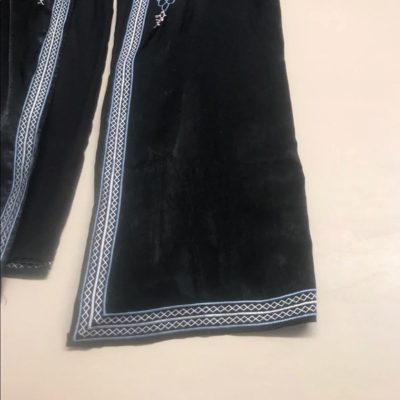 Beautiful embroidered kimono - Picture 4 of 8